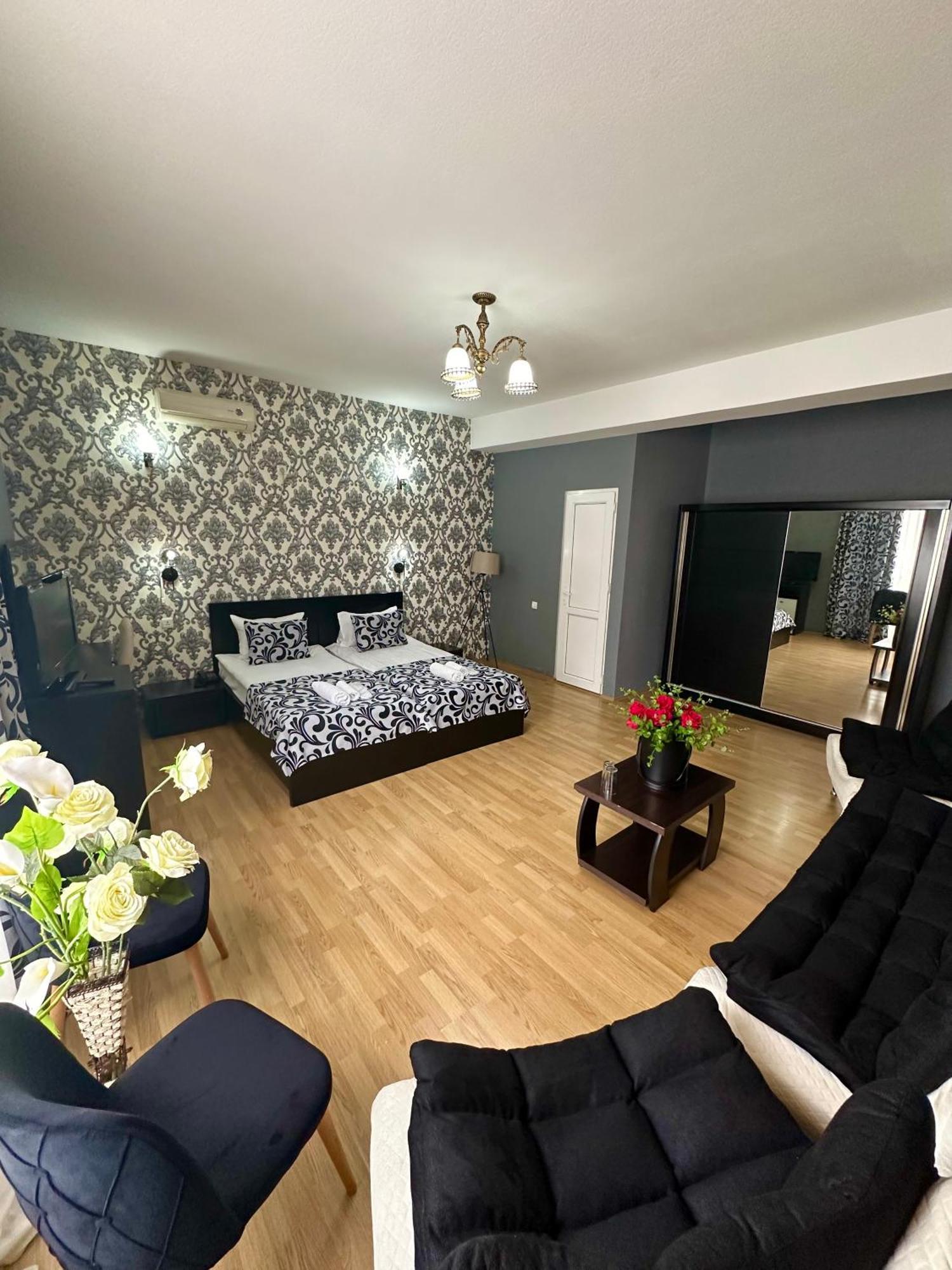 Qeroli Old Town Hotel Тбилиси Екстериор снимка
